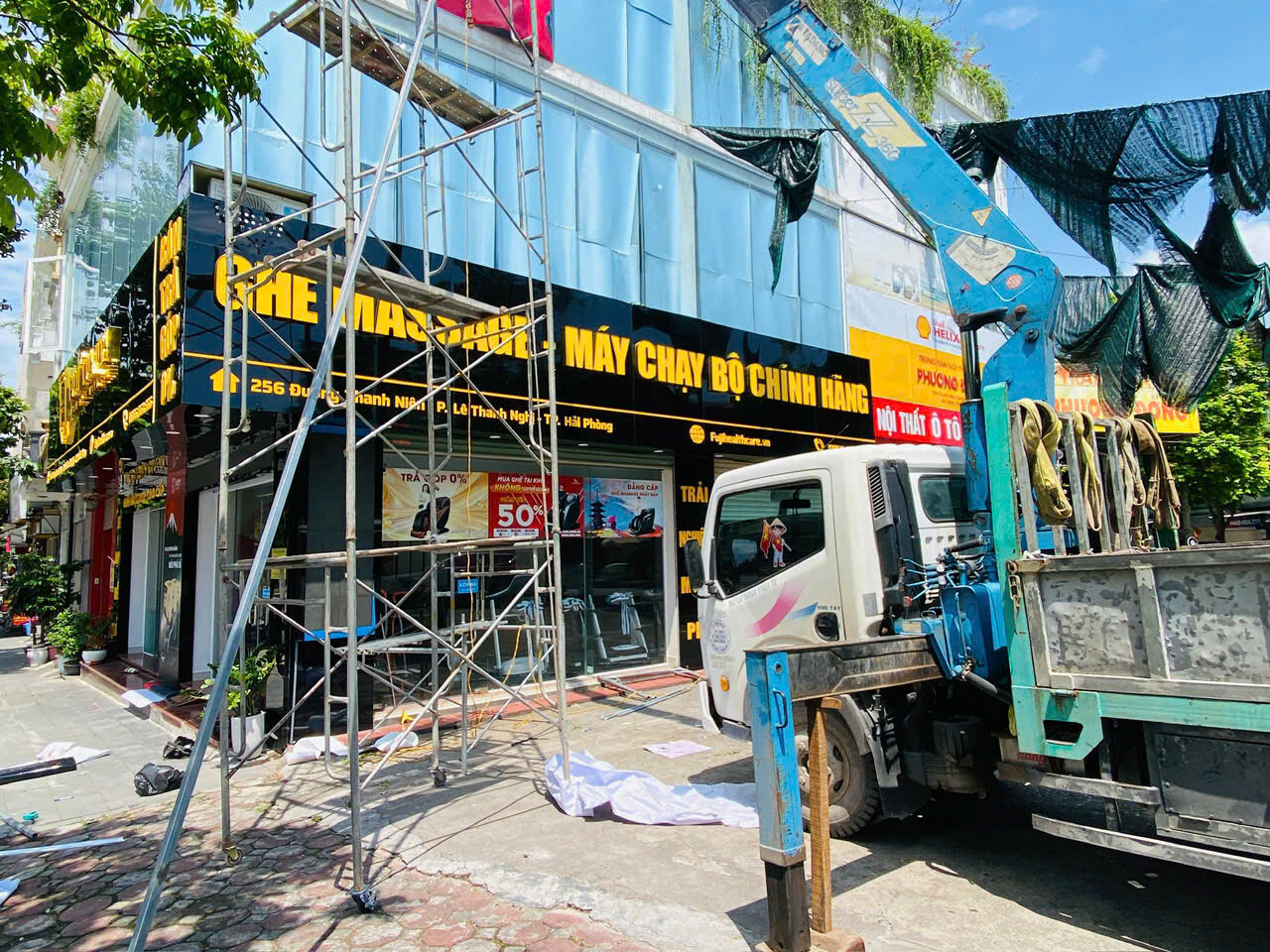 Lắp đặt biển quảng cáo showroom Future Luxury tại Hải Phòng