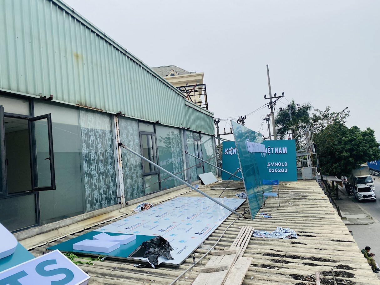 Quá trình thi công biển quảng cáo SINOTRUK