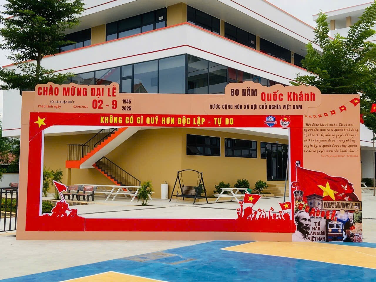 Trang trí sự kiện Quốc khánh tại trường học