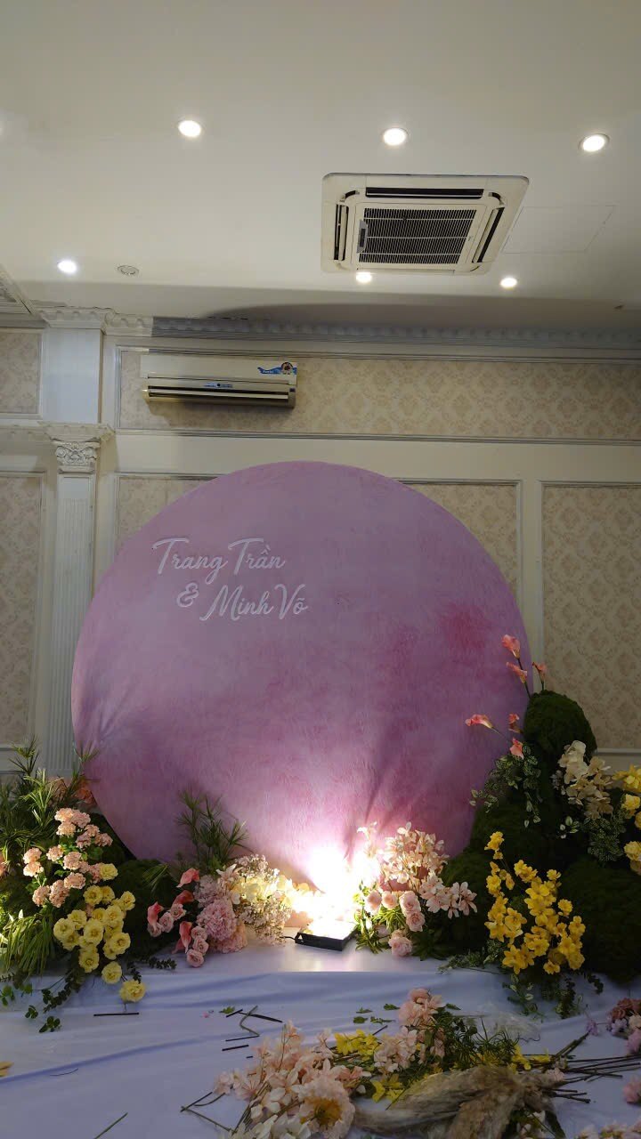 Trang trí tiểu cảnh hoa cho sự kiện